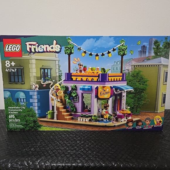 LEGO 41747 - Friends: Heartlake City Community Kitchen: NEW small scuff on box - Picture 1 of 6